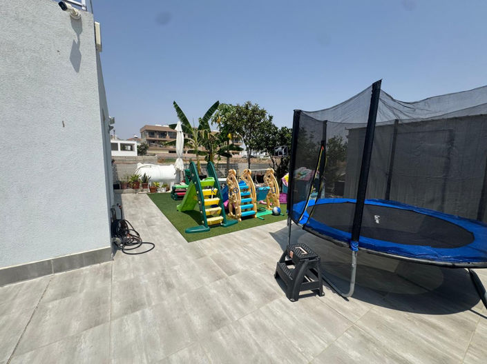 Image No.18-3 Bed House for sale