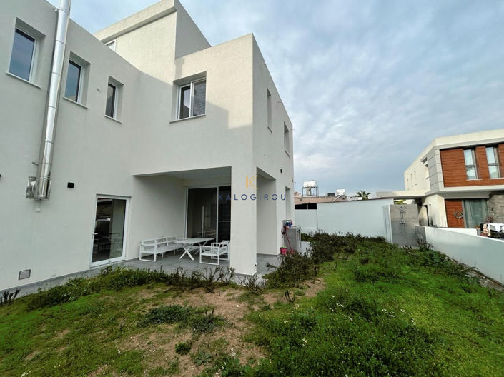 Image No.15-5 Bed House for sale