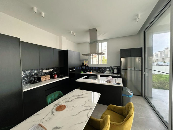 Image No.2-5 Bed House for sale