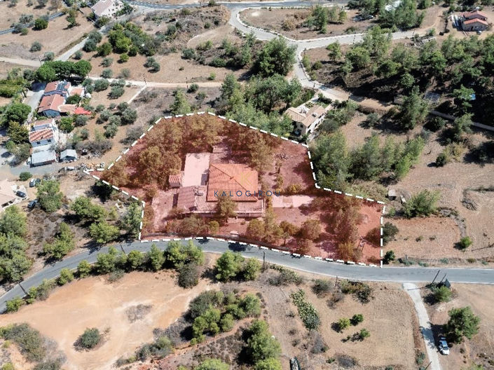 Image No.2-Commercial à vendre à Nicosie