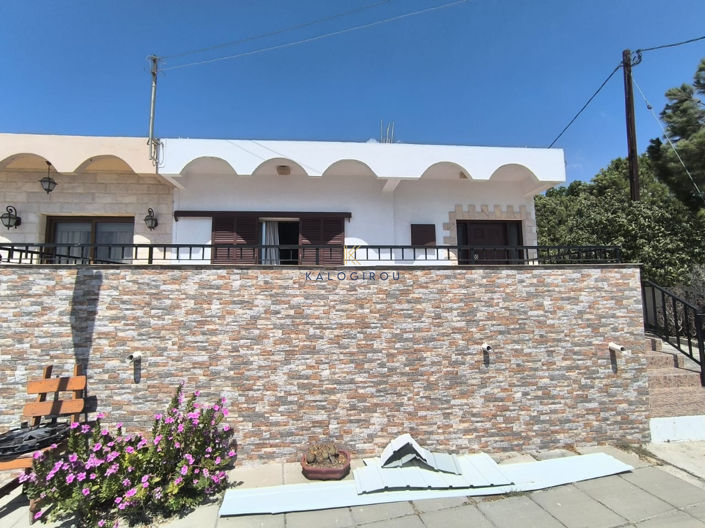 Image No.2-Maison de 3 chambres à vendre à Anglisides