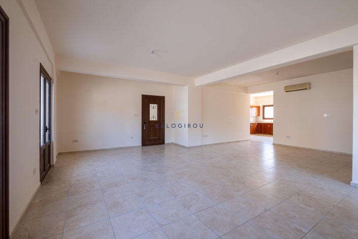 Image No.10-3 Bed Property for sale