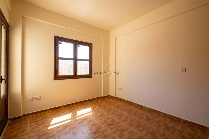 Image No.17-3 Bed Property for sale