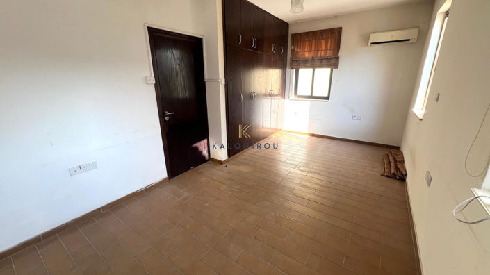 Image No.11-3 Bed House for sale