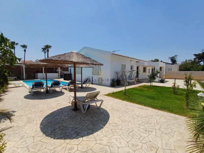 Image No.2-Bungalow de 3 chambres à vendre à Meneou