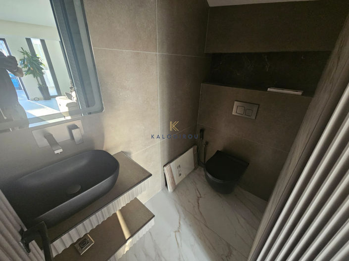 Image No.10-3 Bed House for sale