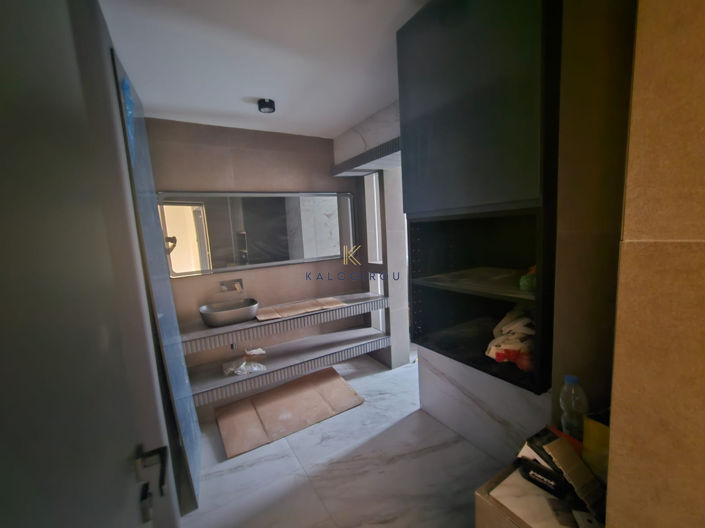 Image No.18-3 Bed House for sale