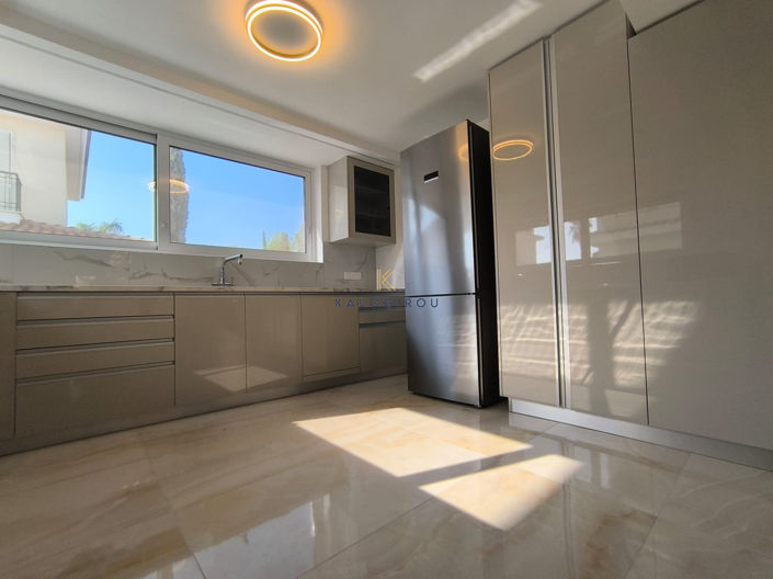 Image No.10-3 Bed House for sale