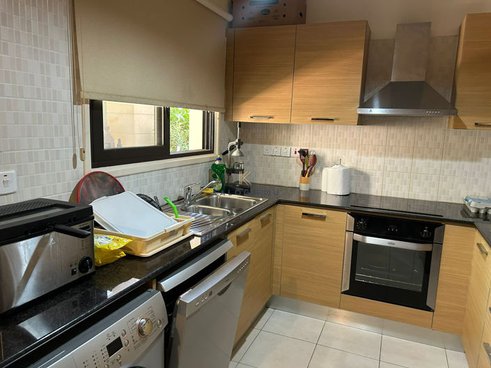 Image No.6-2 Bed House for sale