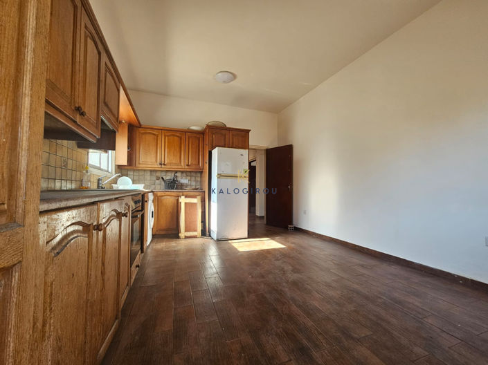 Image No.10-3 Bed House for sale