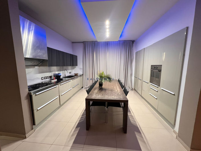 Image No.12-4 Bed House for sale