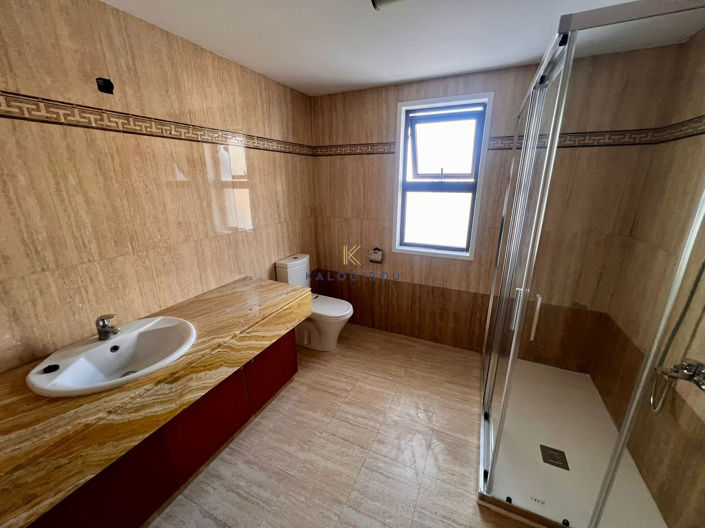 Image No.21-4 Bed House for sale