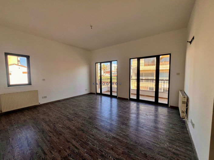 Image No.26-4 Bed House for sale