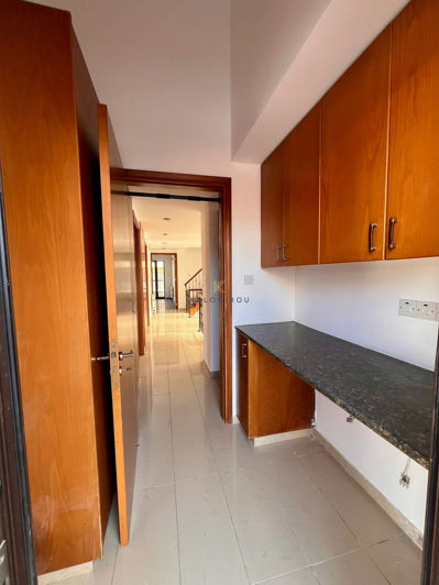 Image No.32-4 Bed House for sale