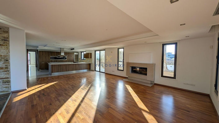 Image No.10-6 Bed House for sale