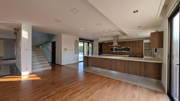 Image No.11-6 Bed House for sale