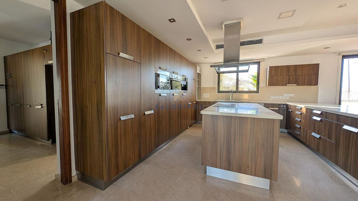 Image No.12-6 Bed House for sale