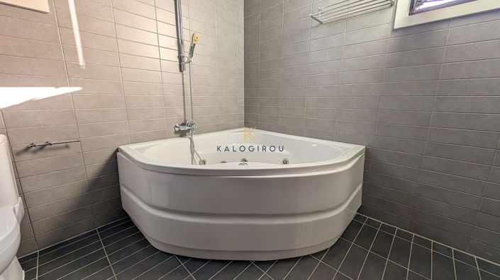 Image No.21-6 Bed House for sale