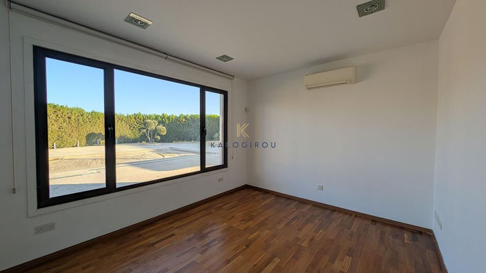 Image No.24-6 Bed House for sale