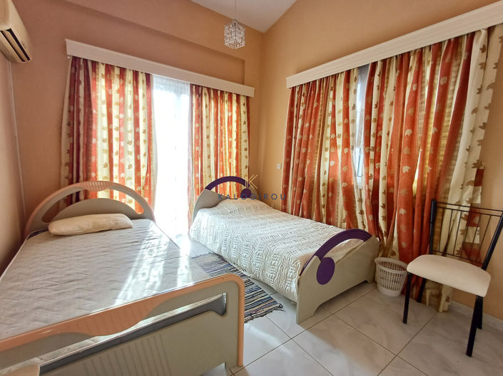 Image No.18-4 Bed House for sale