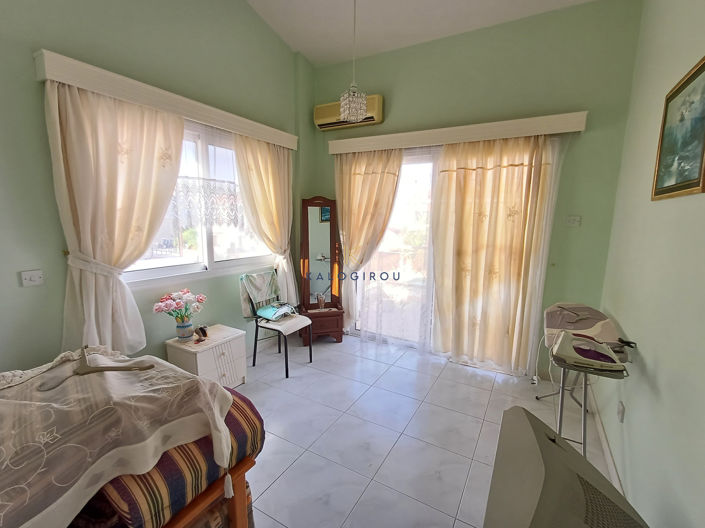 Image No.21-4 Bed House for sale