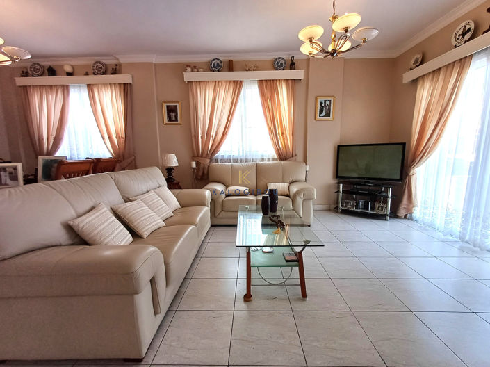 Image No.6-4 Bed House for sale