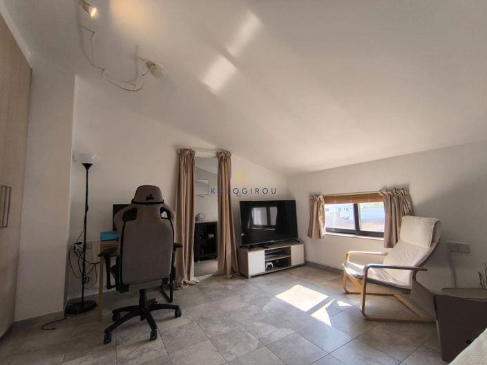 Image No.15-4 Bed House for sale