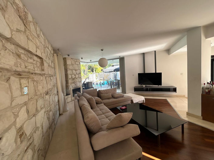 Image No.10-5 Bed House for sale