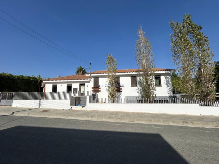 Image No.2-5 Bed House for sale