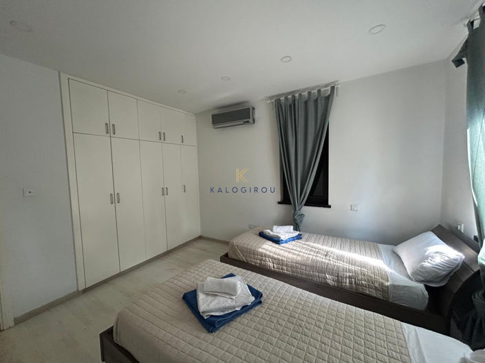 Image No.20-5 Bed House for sale