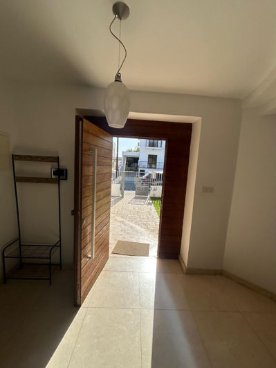 Image No.7-5 Bed House for sale