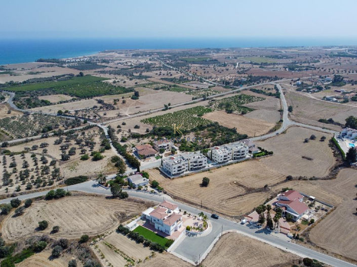 Image No.8-14 Bed Property for sale