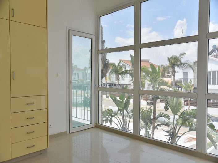 Image No.13-3 Bed House for sale