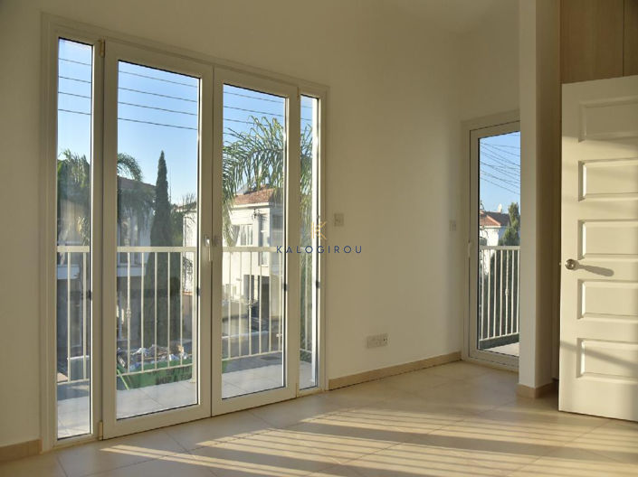 Image No.10-3 Bed House for sale