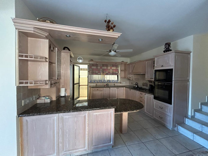 Image No.10-3 Bed House for sale