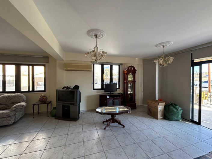 Image No.9-3 Bed House for sale