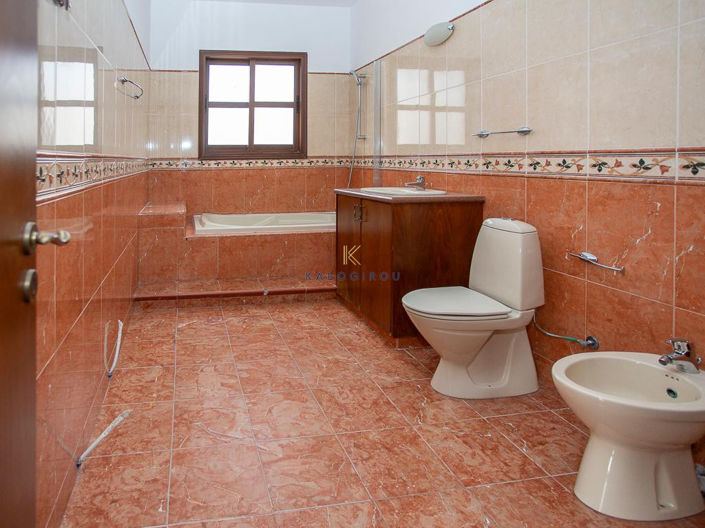 Image No.18-4 Bed House for sale