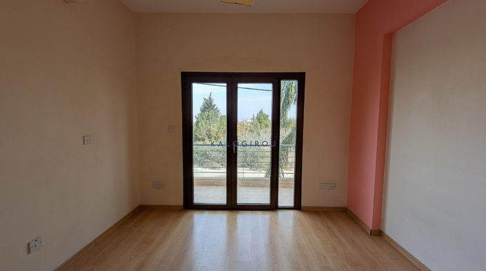 Image No.11-2 Bed House for sale