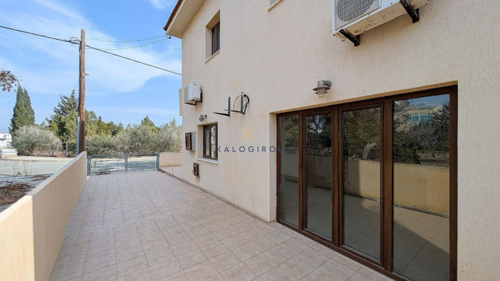 Image No.13-2 Bed House for sale