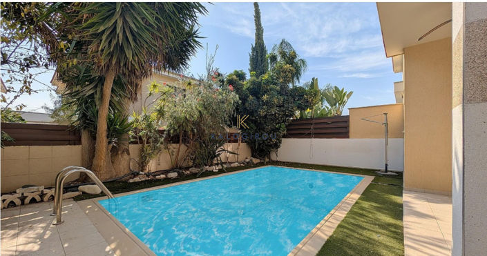 Image No.18-3 Bed House for sale