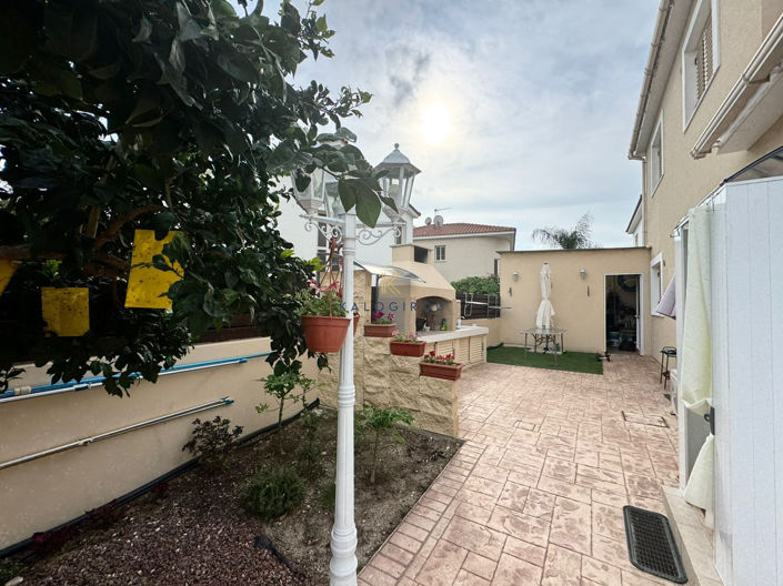 Image No.14-4 Bed House for sale