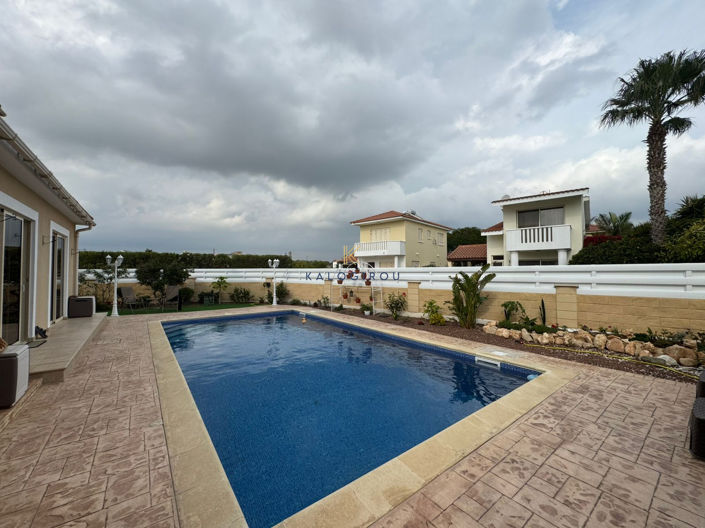 Image No.15-4 Bed House for sale