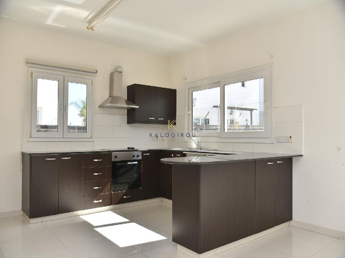 Image No.4-2 Bed House for sale