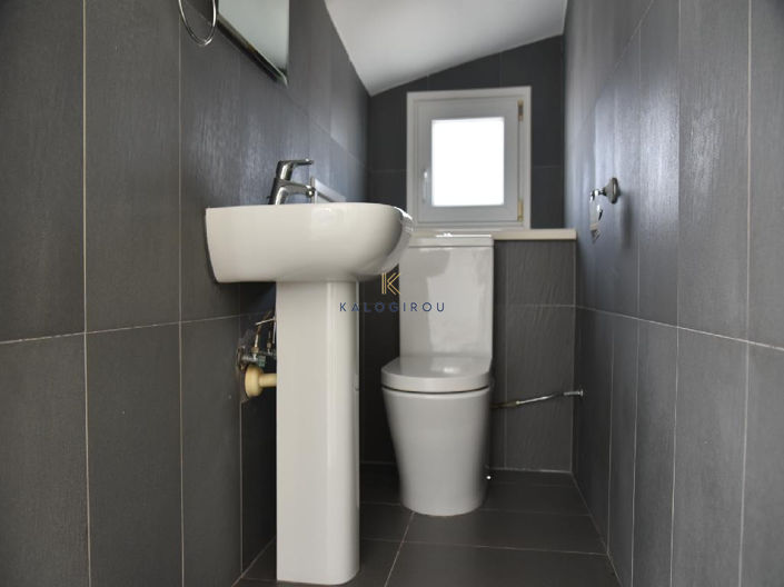 Image No.5-2 Bed House for sale