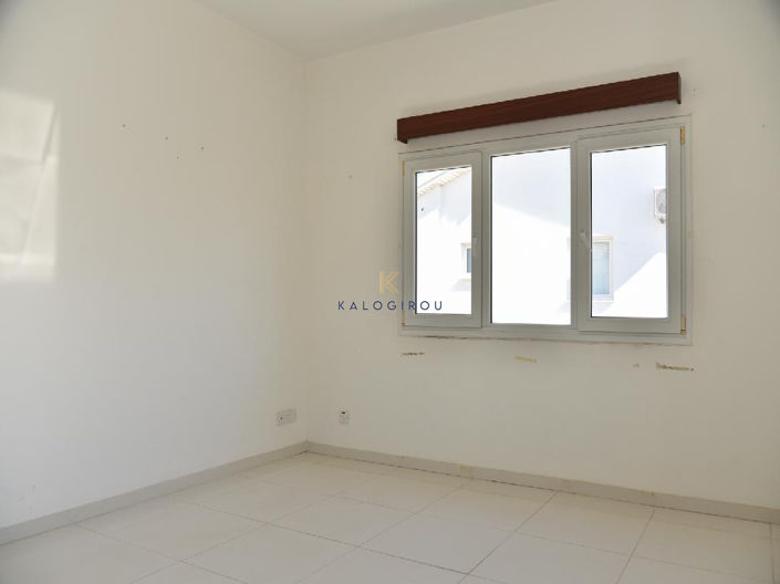 Image No.8-2 Bed House for sale