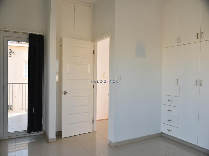 Image No.8-2 Bed House for sale