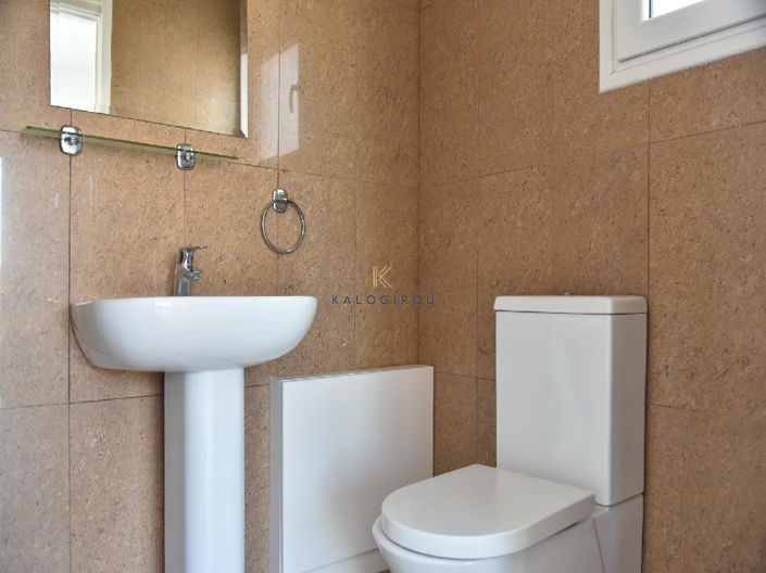 Image No.9-2 Bed House for sale