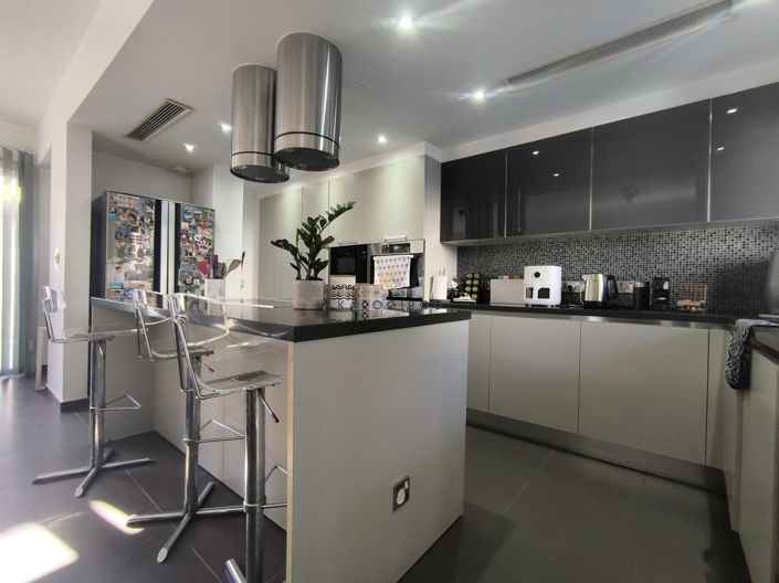 Image No.10-4 Bed House for sale