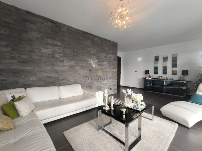 Image No.2-4 Bed House for sale