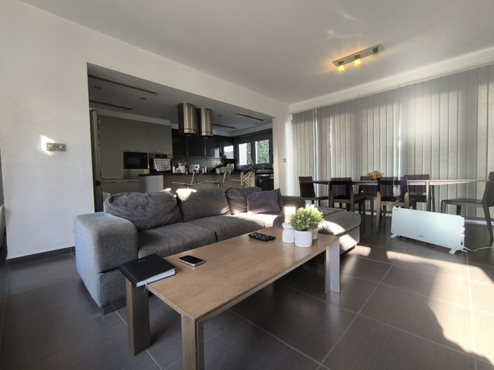 Image No.7-4 Bed House for sale